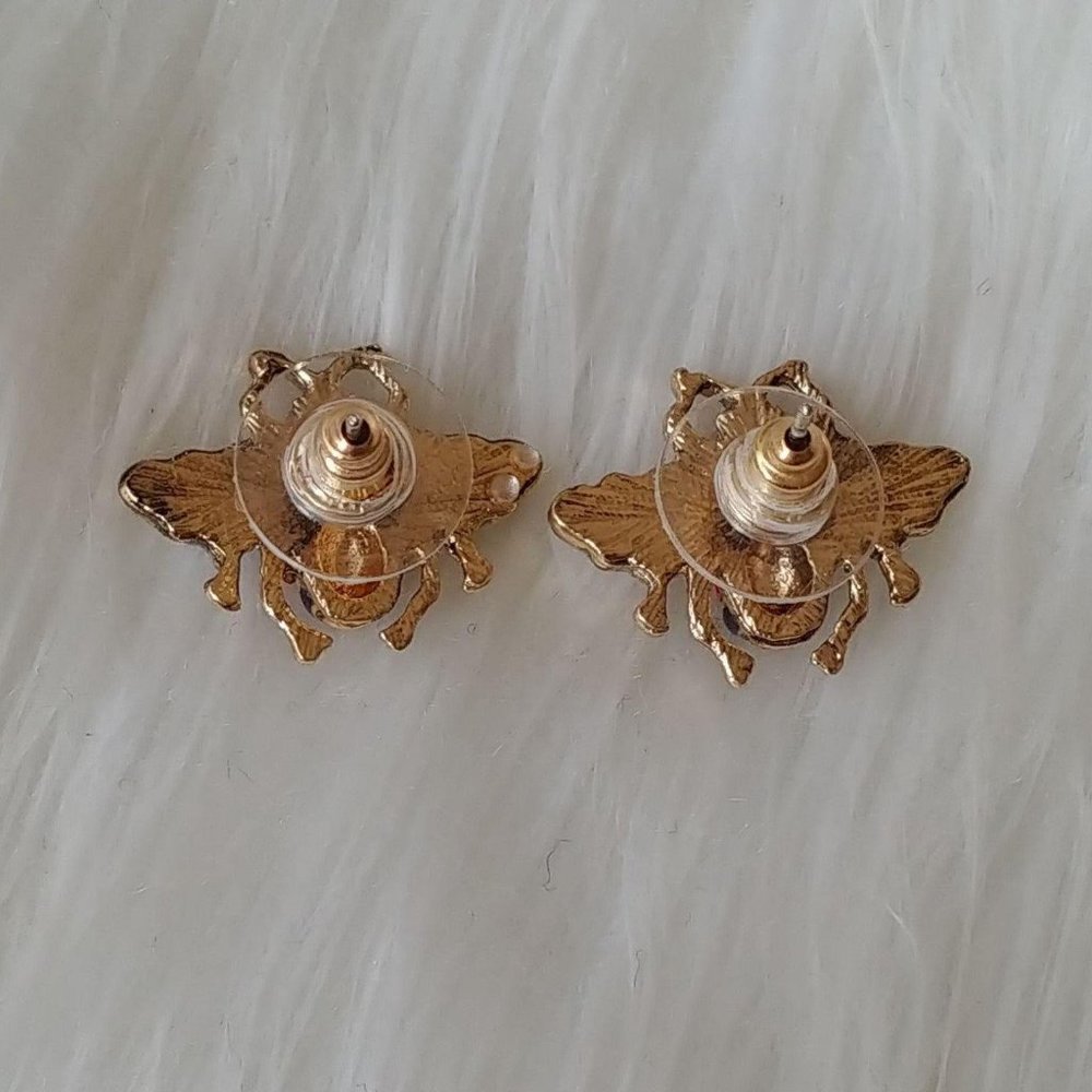 Honeybees Gold Black Pearl Red Stud Earrings - Picture 6 of 6